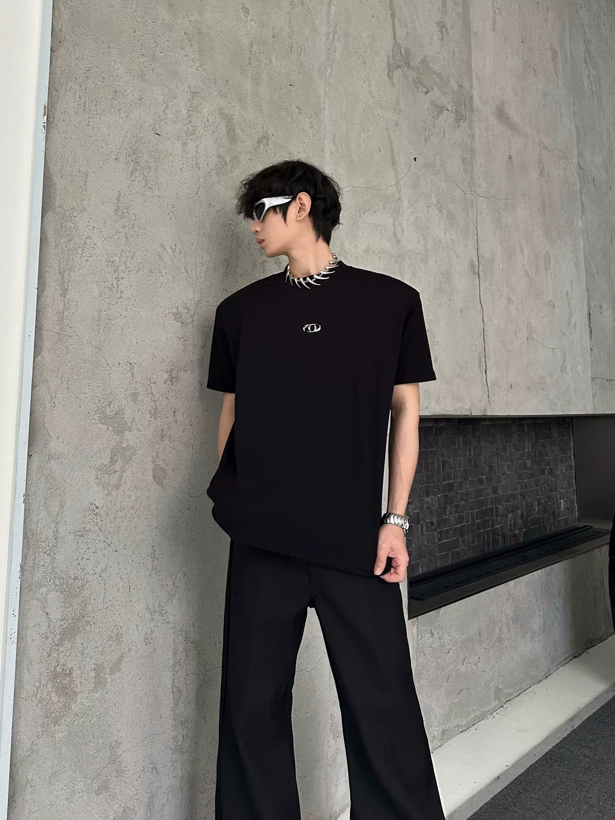 Onyx Crest Minimal Tee - Notkicks