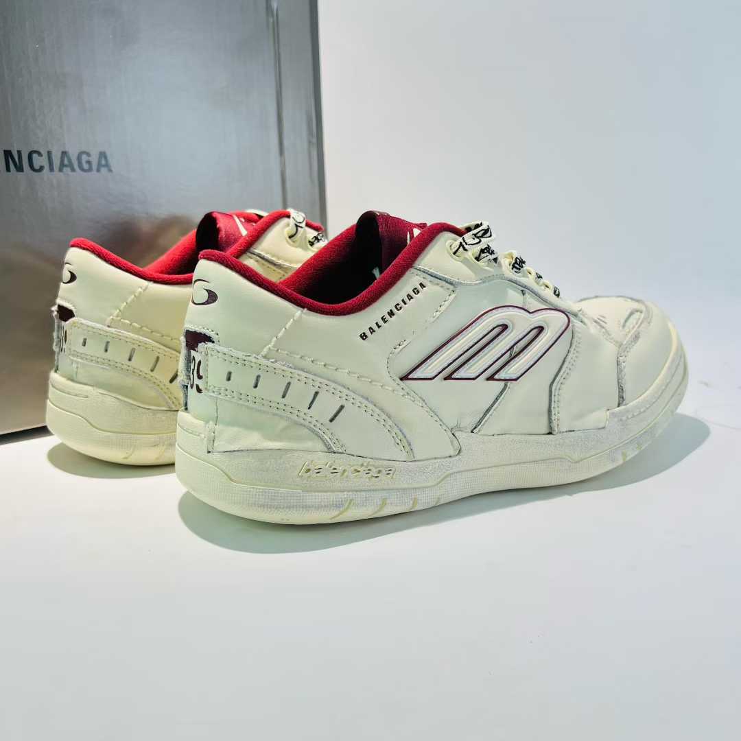 Balenciaga Hamptons Worn-Out 841763WCURS9960