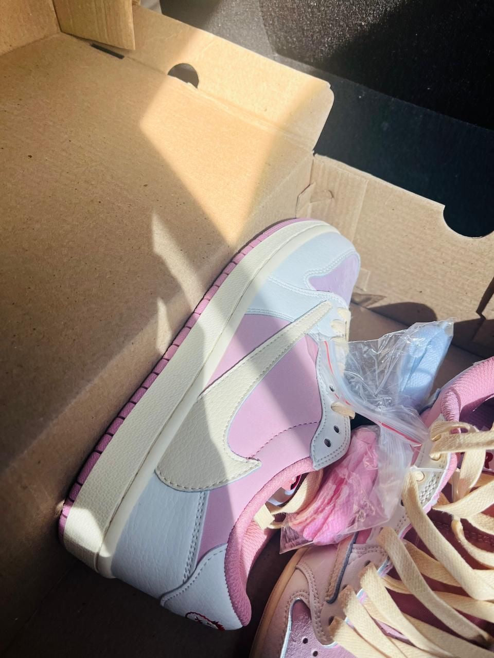 Travis Scott x Air Jordan 1 Low Soft Powder Pouring - A Streetwear Revolution