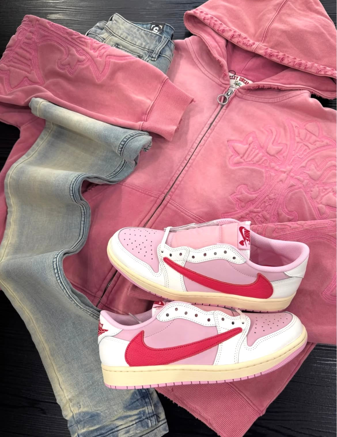 Travis Scott × AJ1 Low "Shy Pink" - Elevate Your Style