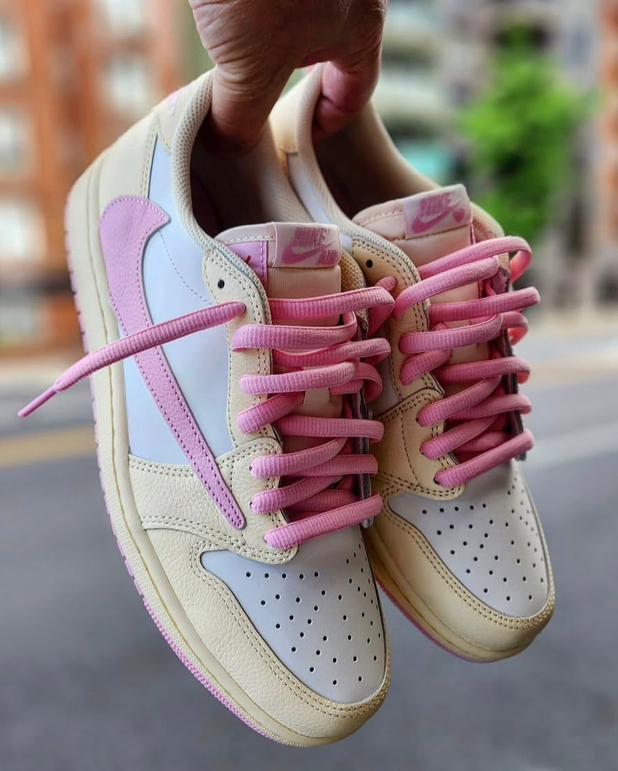 Travis Scott x Air Jordan 1 Low Soft Powder Pouring - A Streetwear Revolution