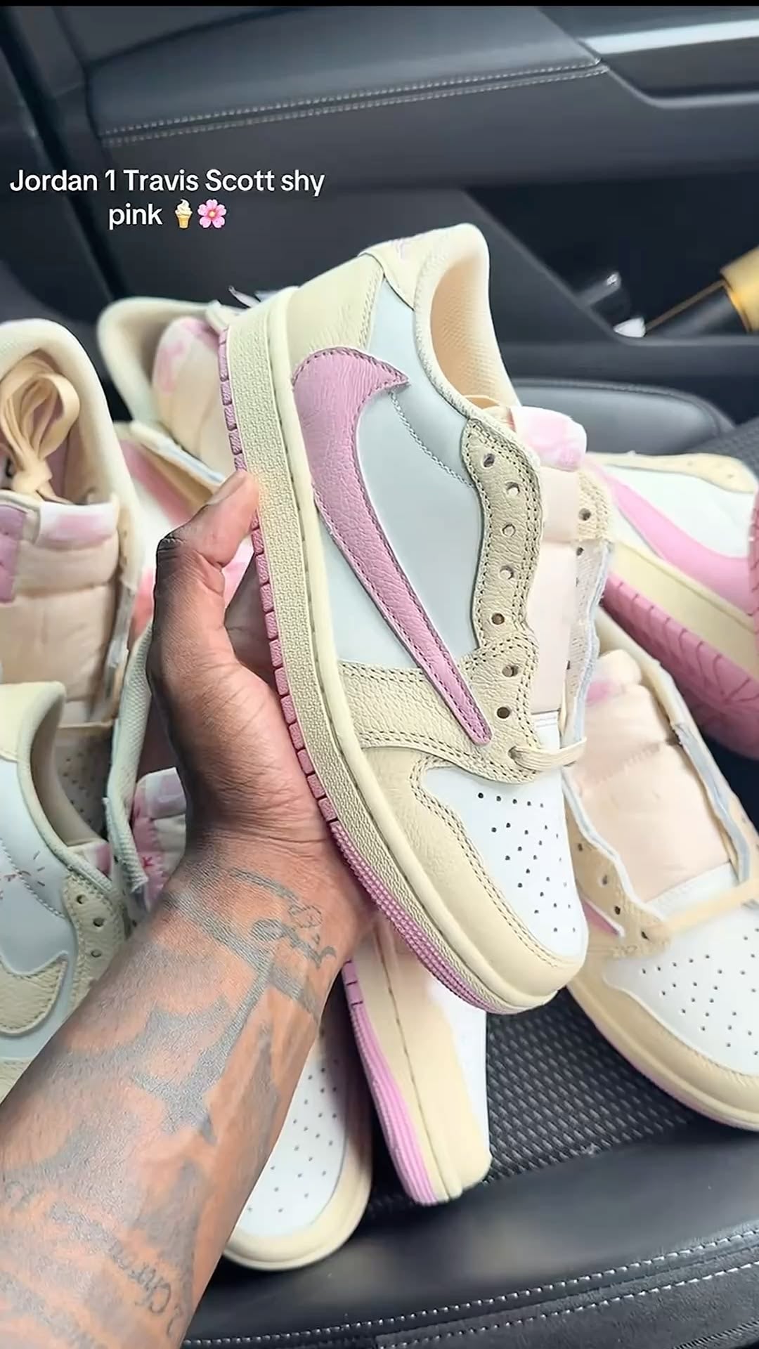 Travis Scott x Air Jordan 1 Low Soft Powder Pouring - A Streetwear Revolution