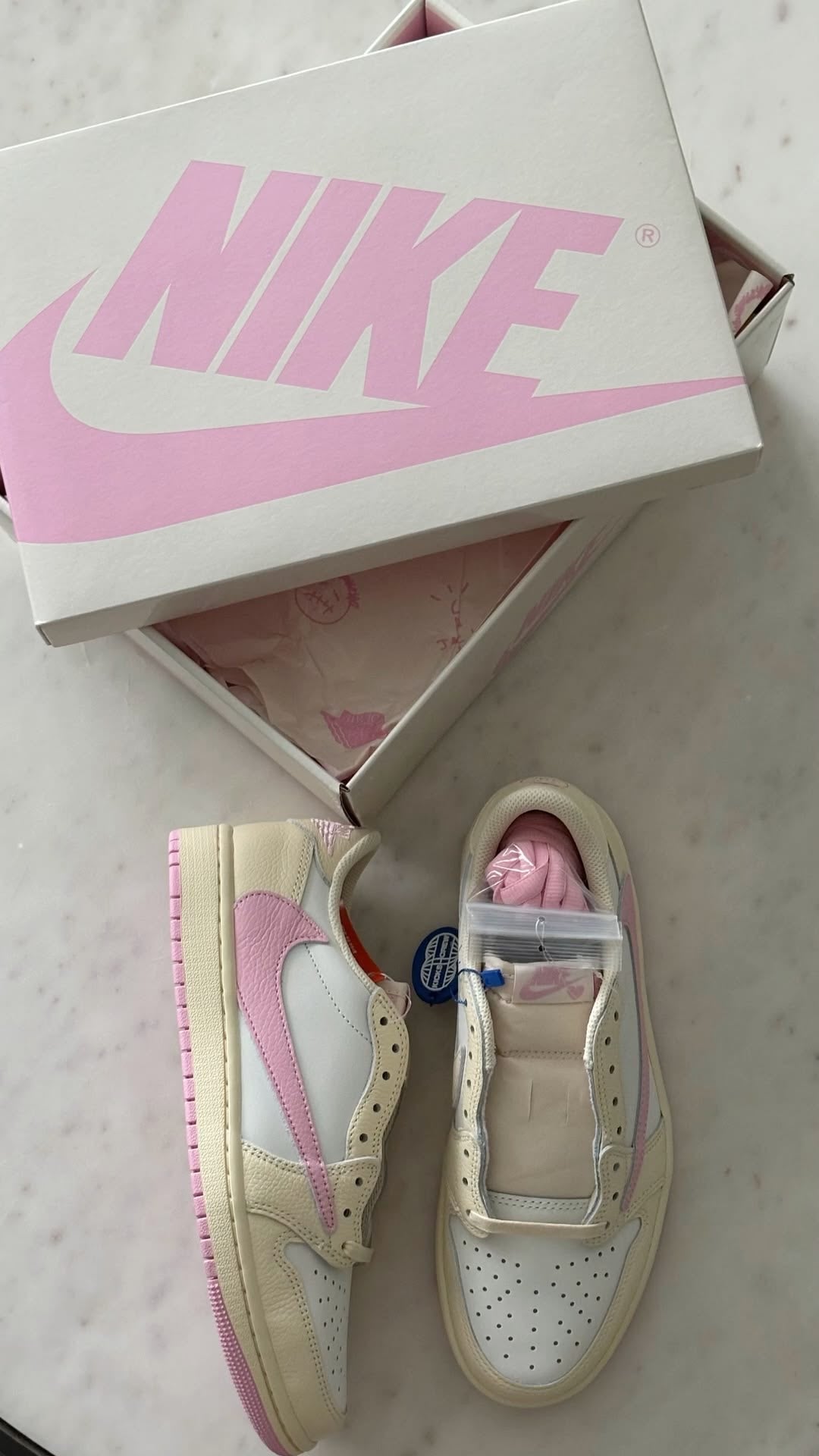 Travis Scott x Air Jordan 1 Low Soft Powder Pouring - A Streetwear Revolution