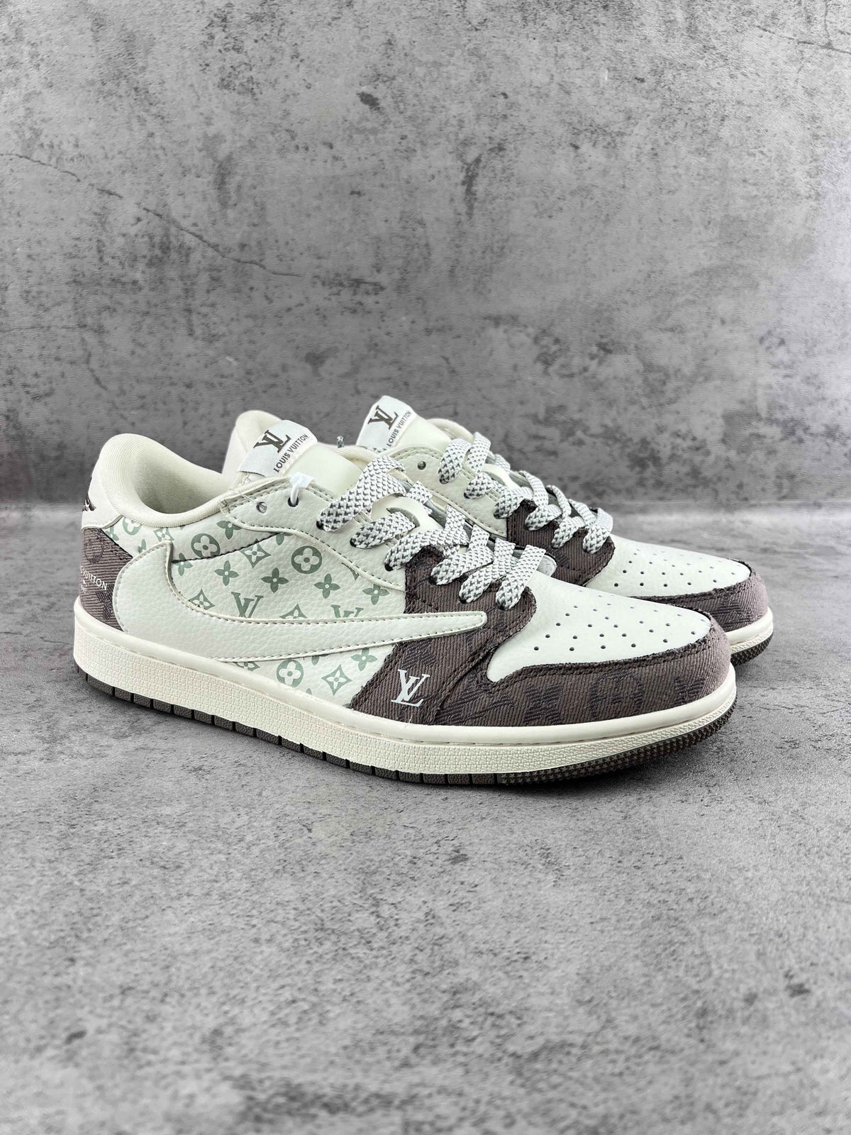Travis Scott x Air Jordan 1 - Luxury Meets Street Style