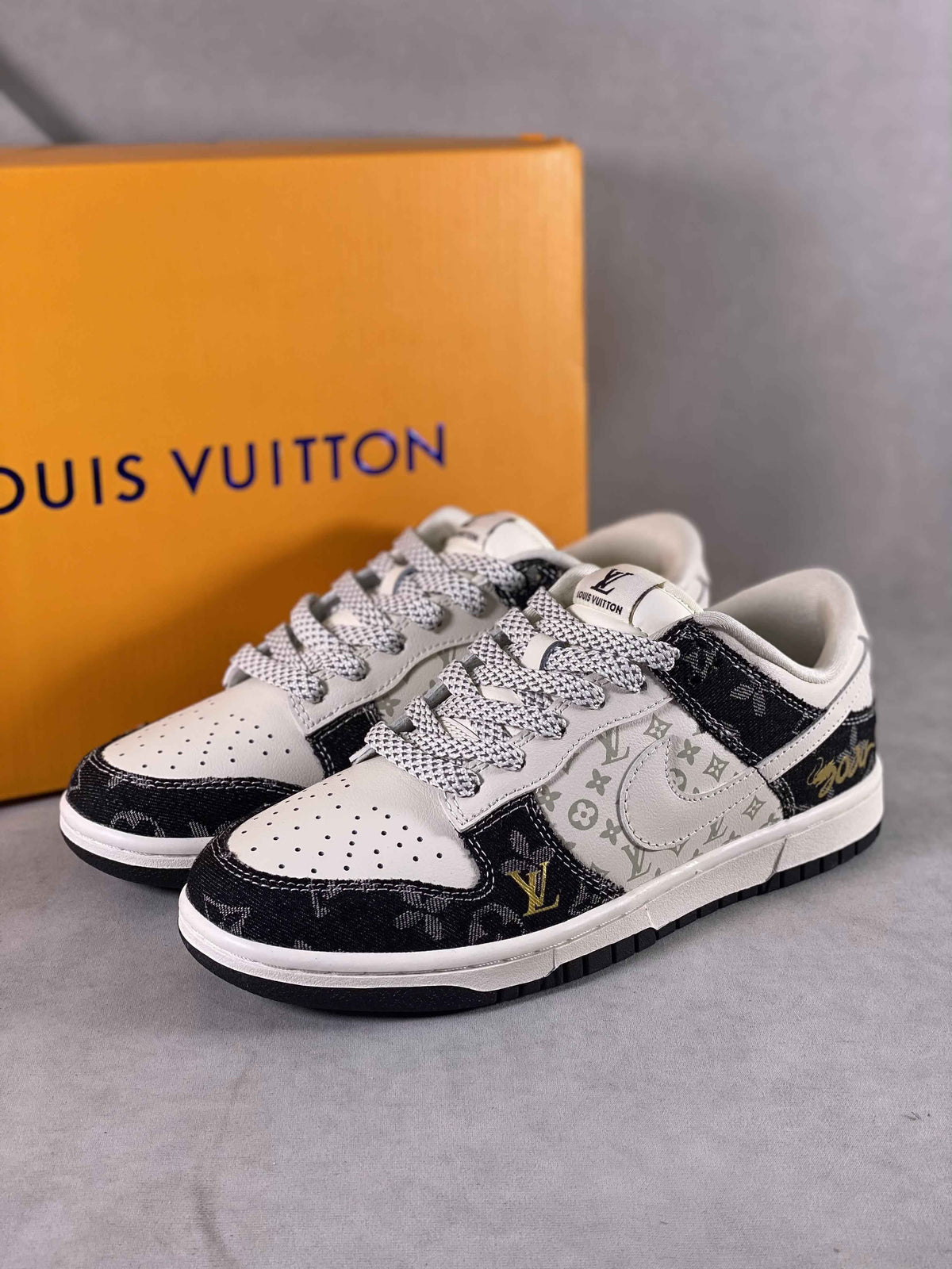 Custom SB Dunk Low x Monogram FC1688 163