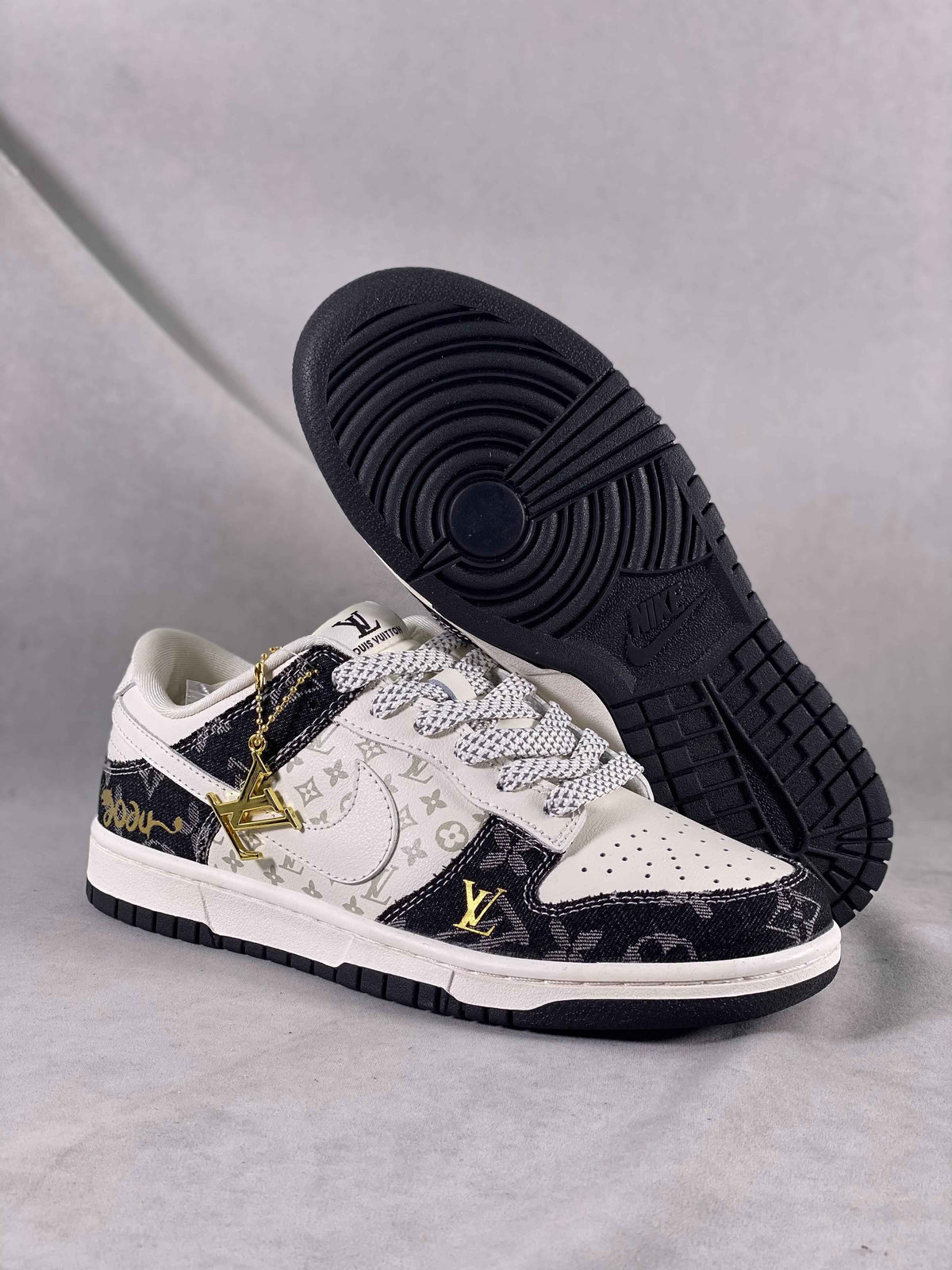 Custom SB Dunk Low x Monogram FC1688 163