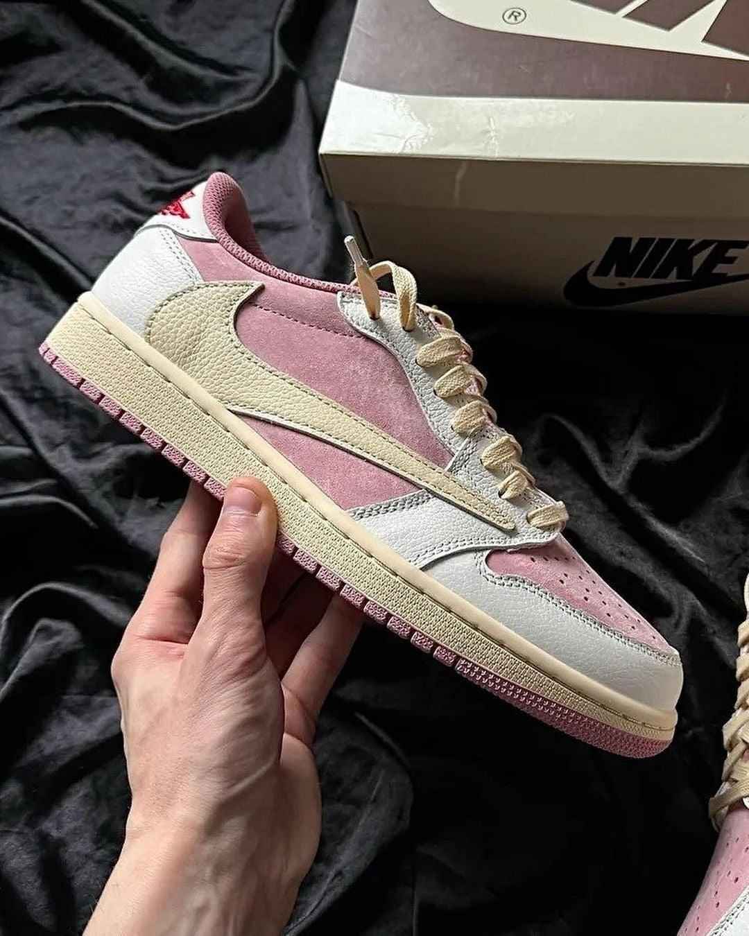 Travis Scott x Air Jordan 1 DM7866-600