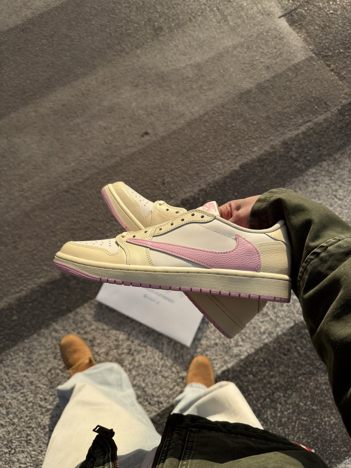 Travis Scott x Air Jordan 1 Low Soft Powder Pouring - A Streetwear Revolution