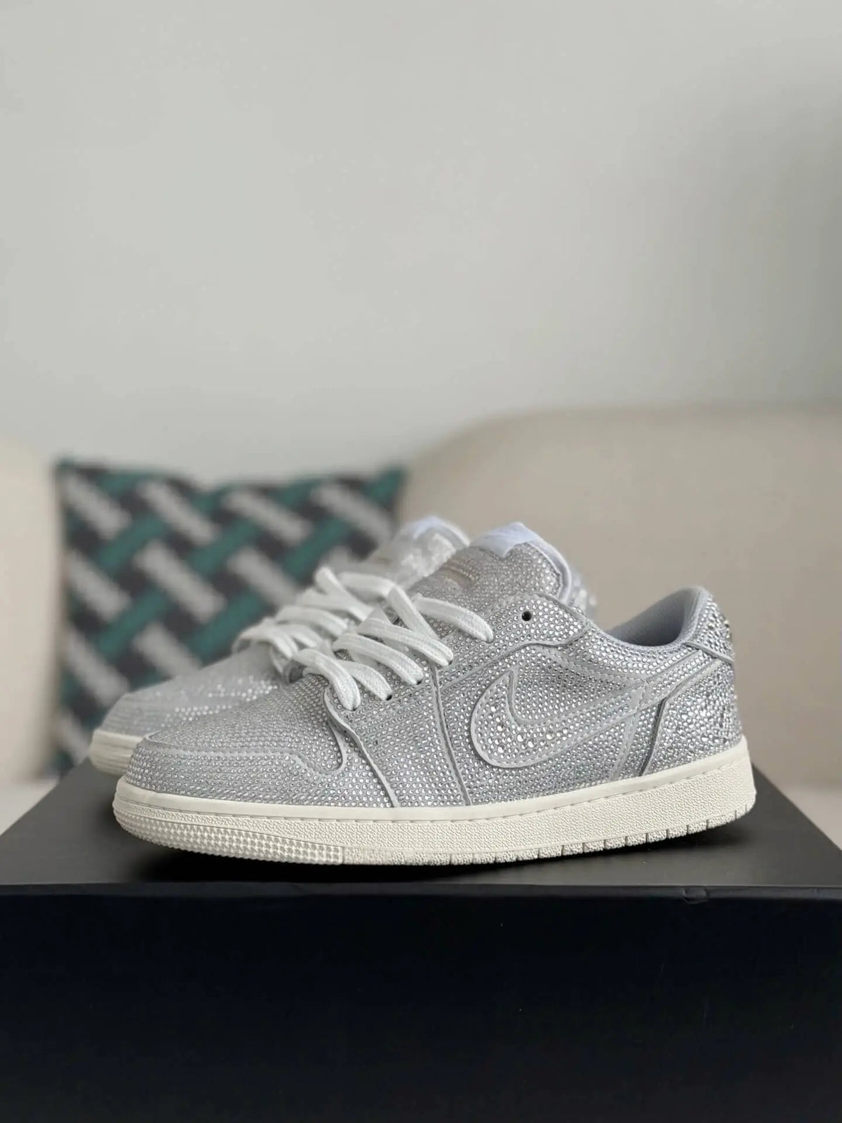 Air Jordan 1 Low “Platinum Sparkle” Silver - OMYGOODS