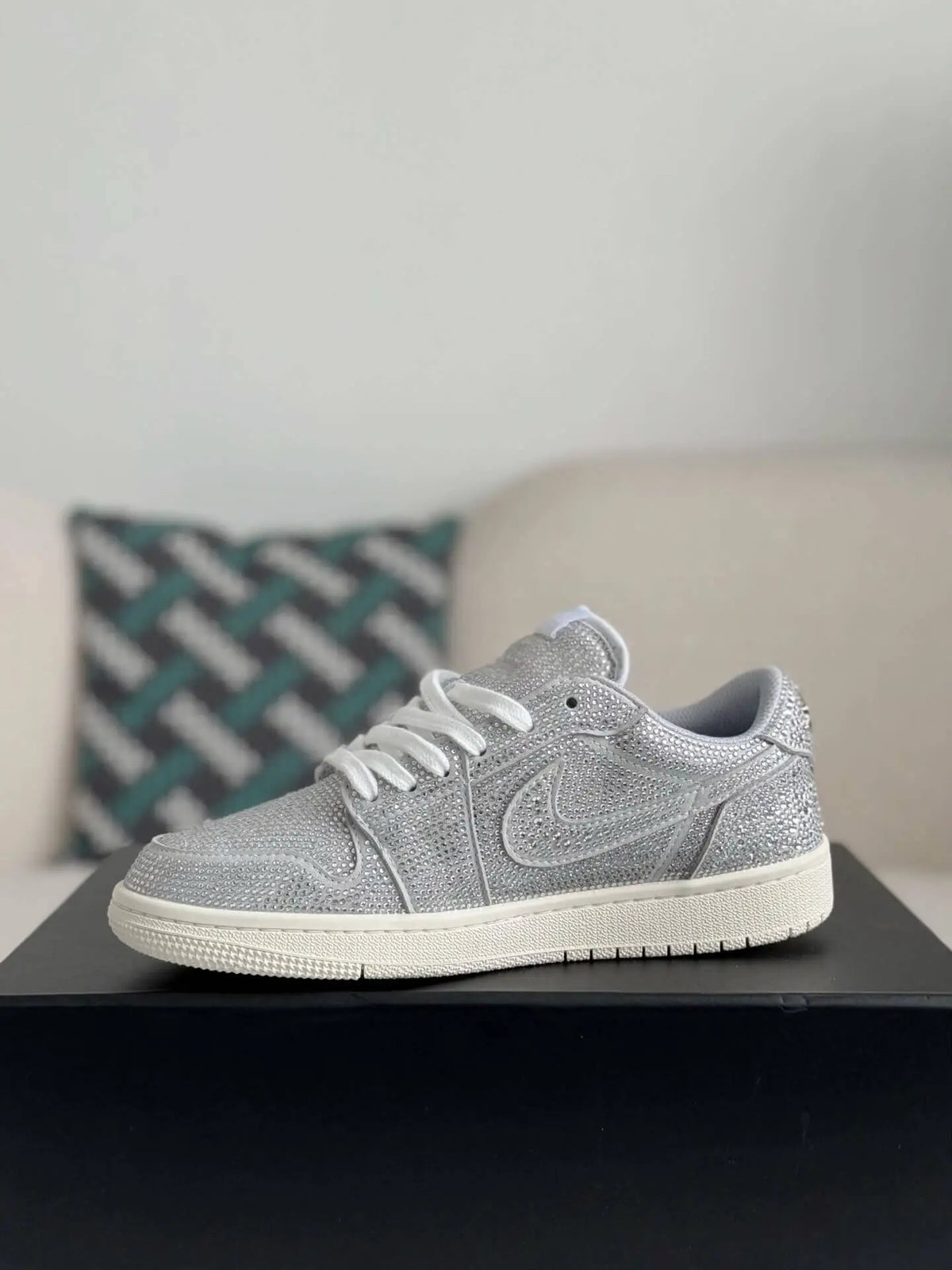 Air Jordan 1 Low “Platinum Sparkle” Silver - OMYGOODS