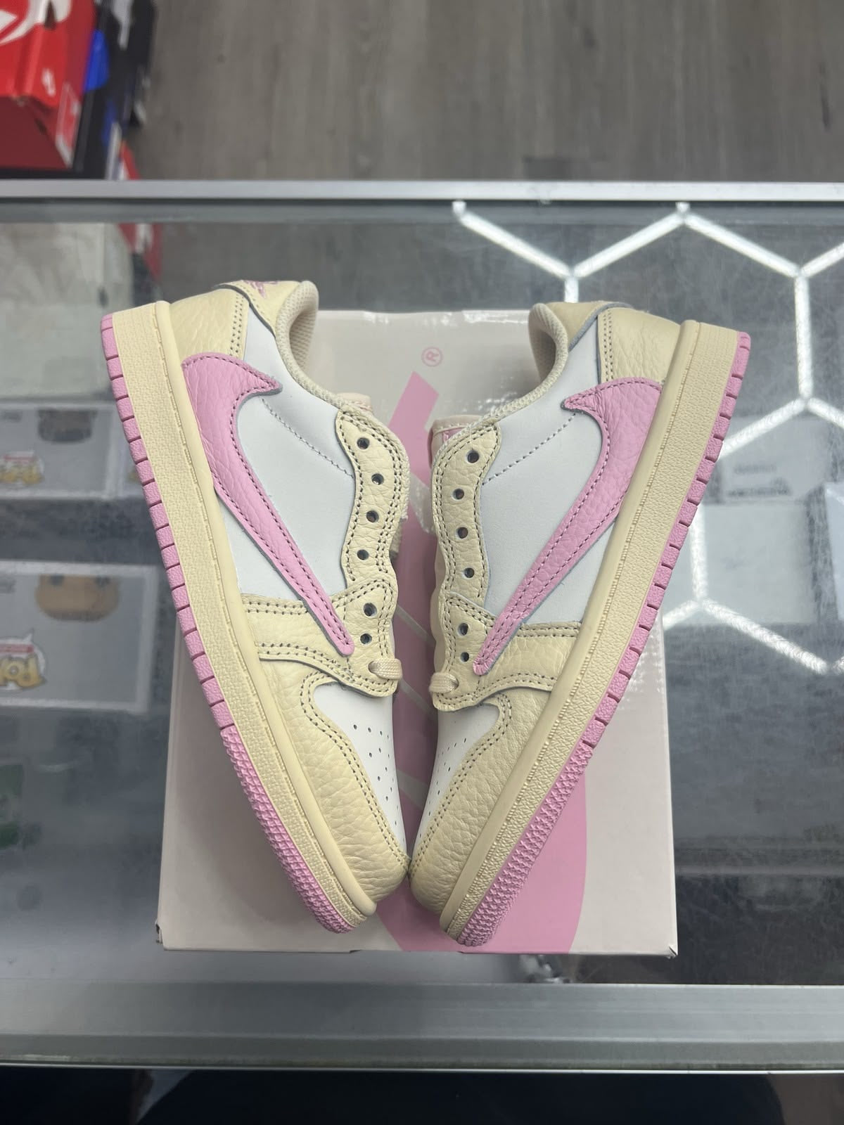 Travis Scott x Air Jordan 1 Low Soft Powder Pouring - A Streetwear Revolution