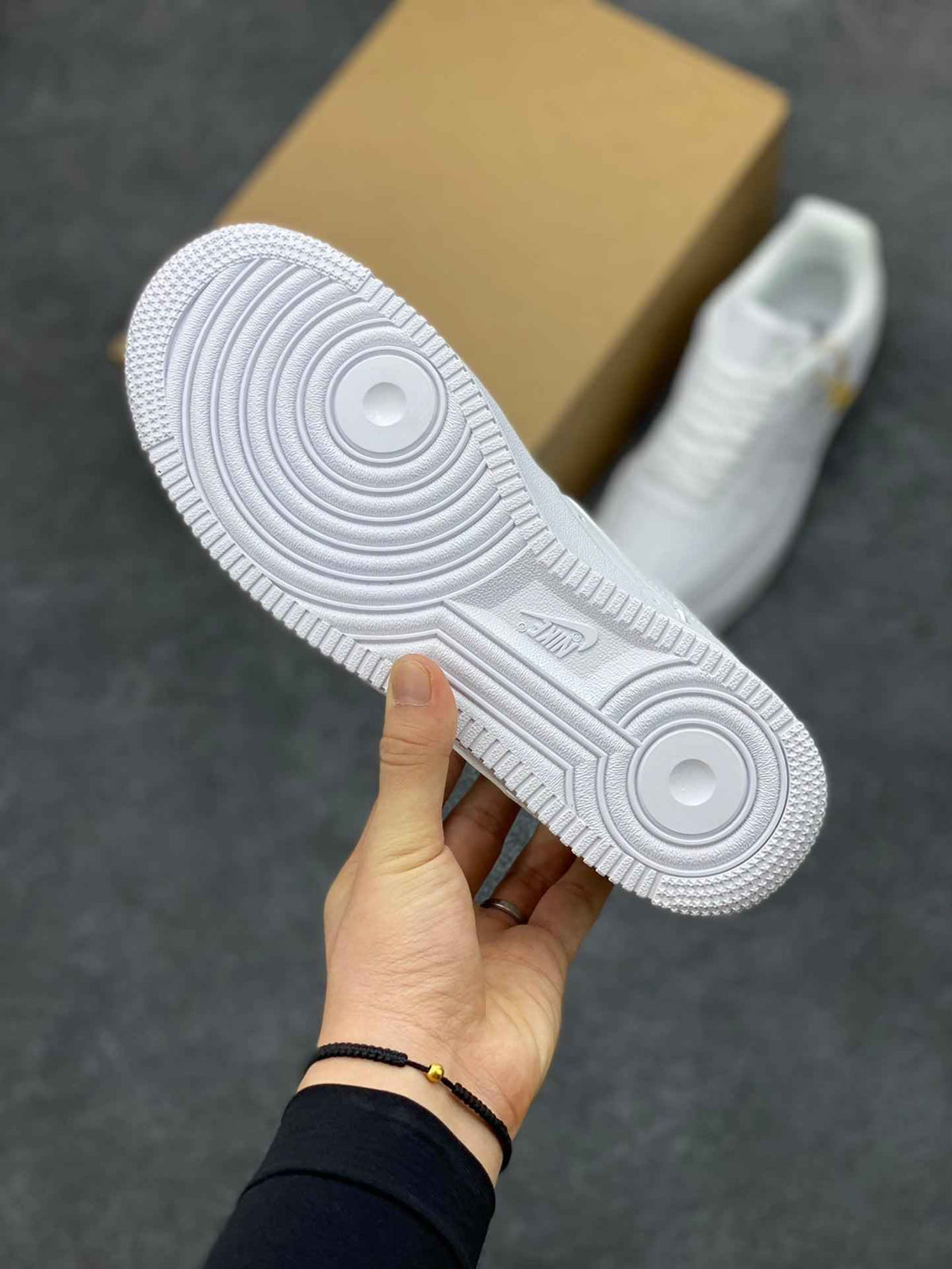 Custom Air Force 1 × LV LD4631-203 SneakerNational