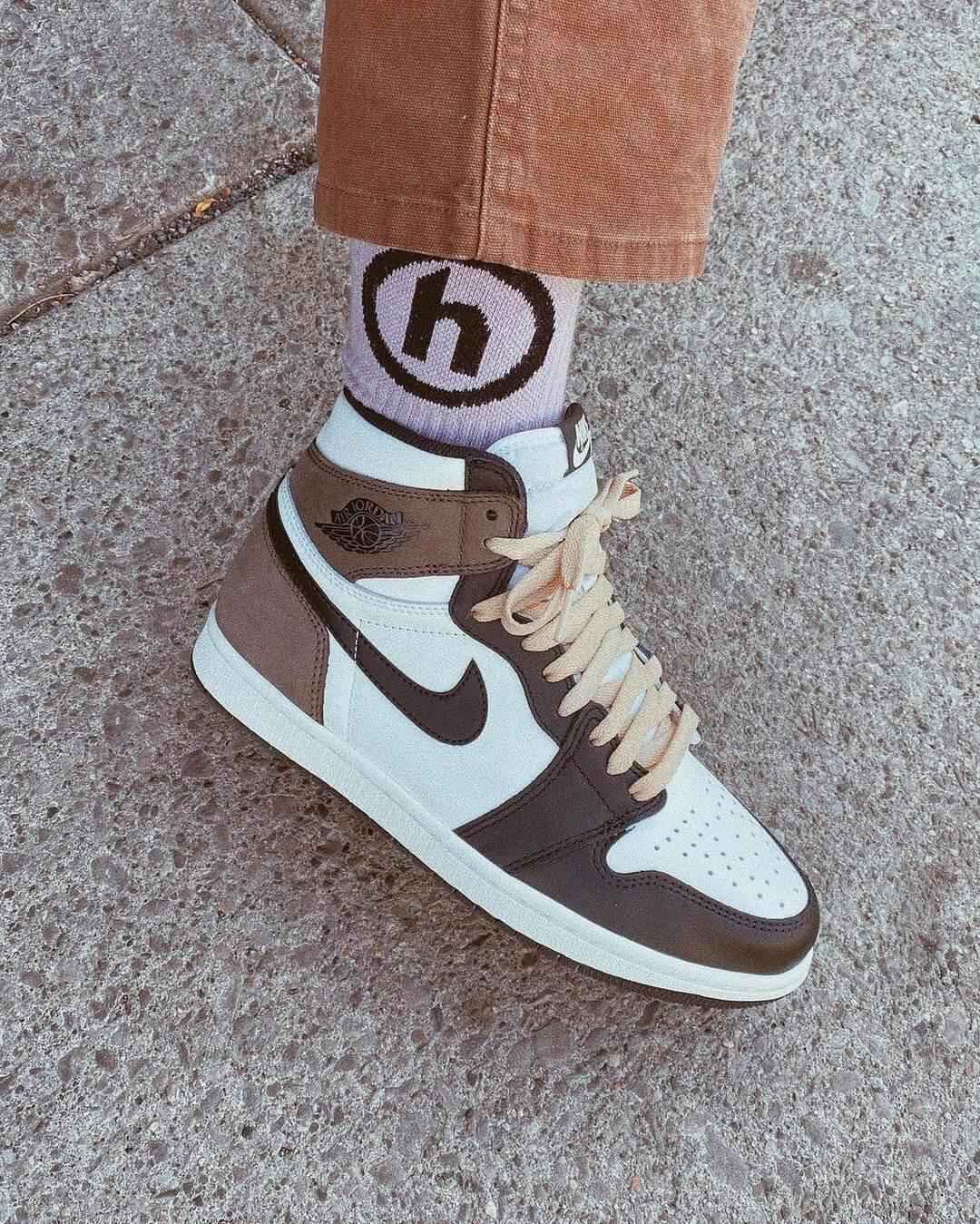 Air Jordan 1 Dark Mocha Sneakers - Style Meets Performance