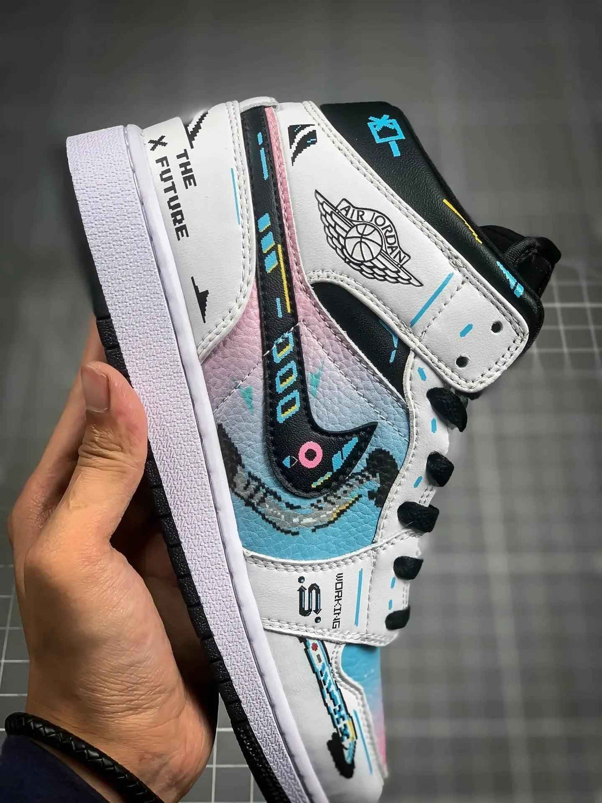 Air Jordan 1 Mid: Elevate Your Style and Comfort