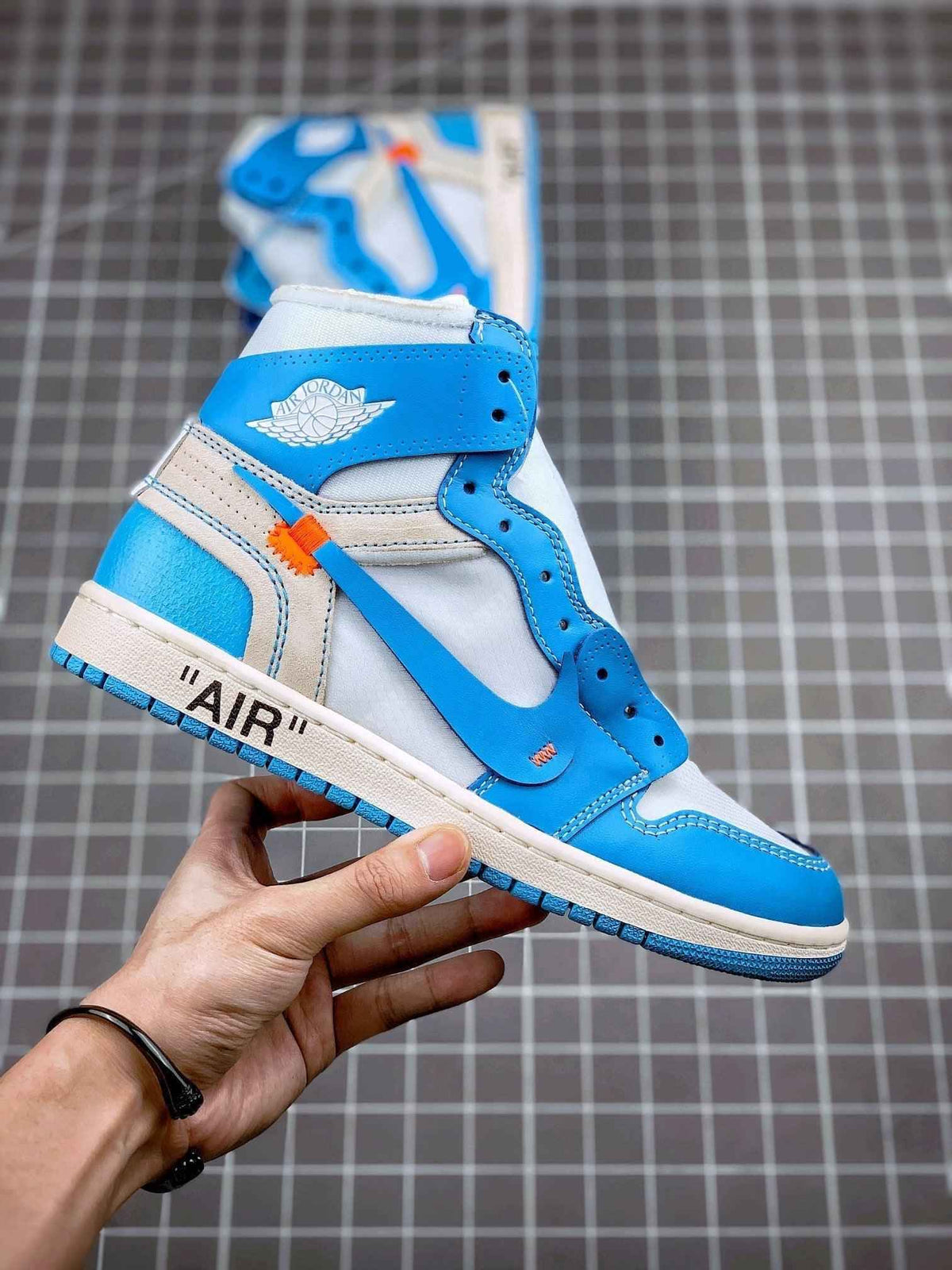 Air Jordan 1 Retro High OG 'UNC' University Blue x OFF-W