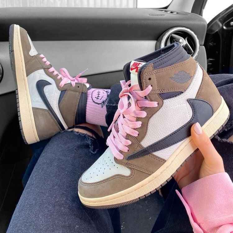 Travis Scott Fragment x Air Jordan 1 High: A Unique Sneaker Experience