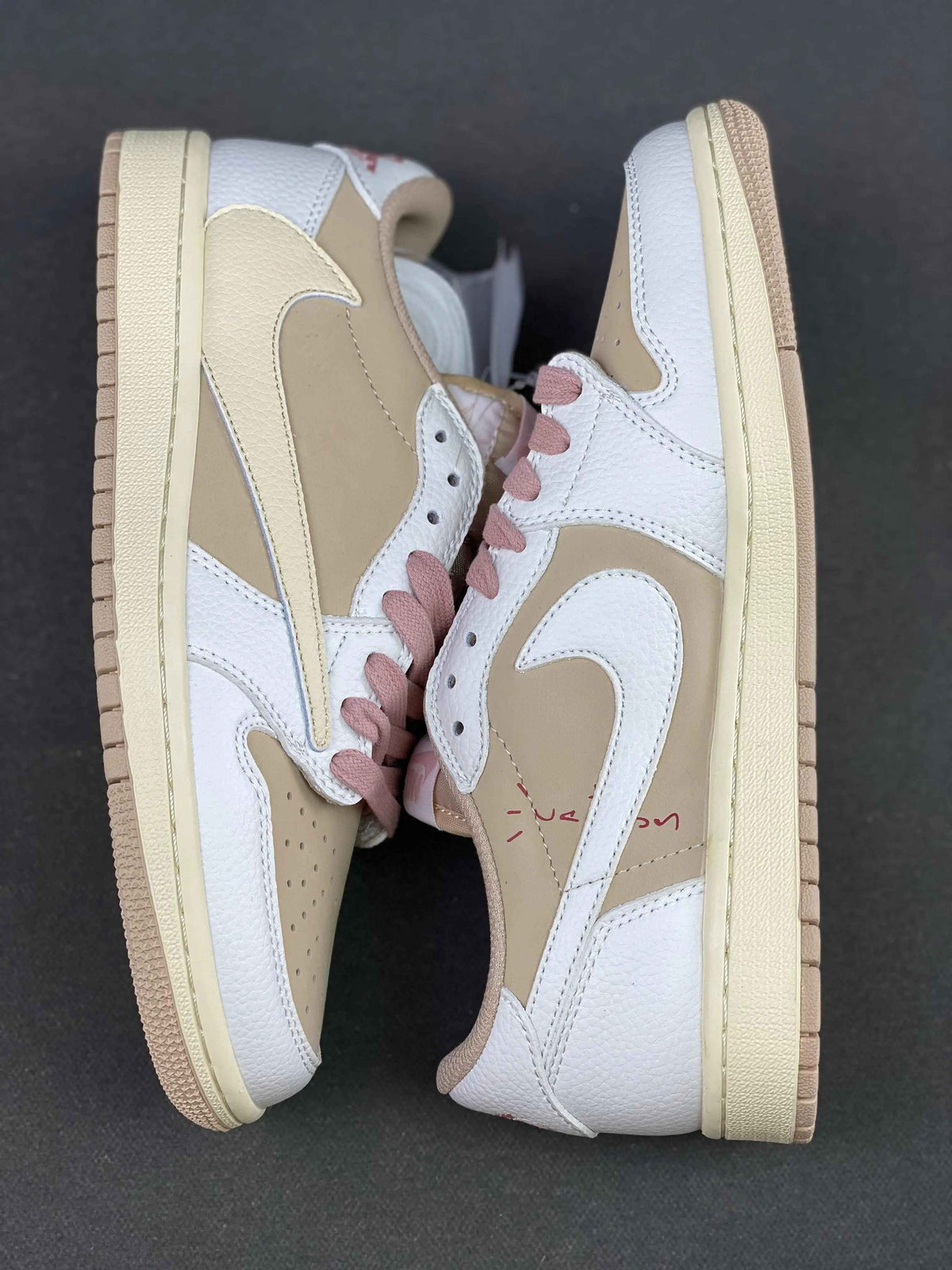 Travis Scott x Air Jordan 1 DM7866-106