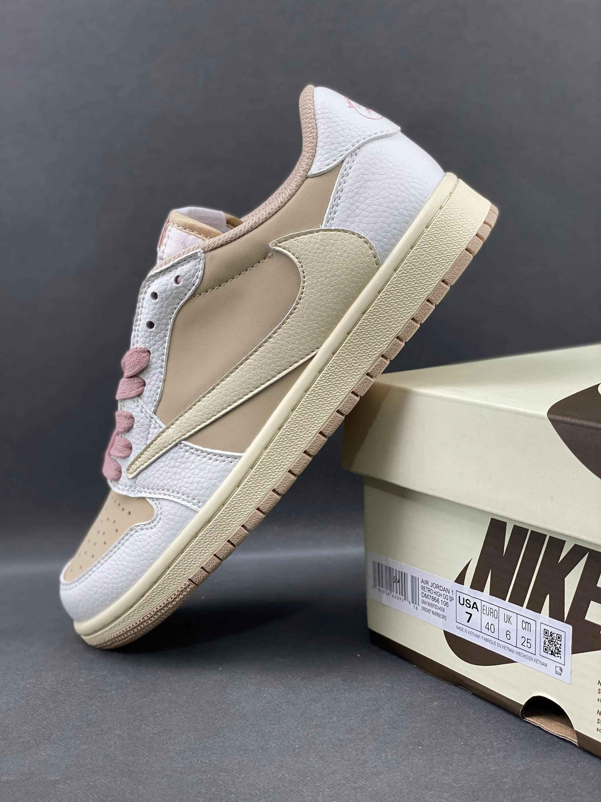 Travis Scott x Air Jordan 1 DM7866-106