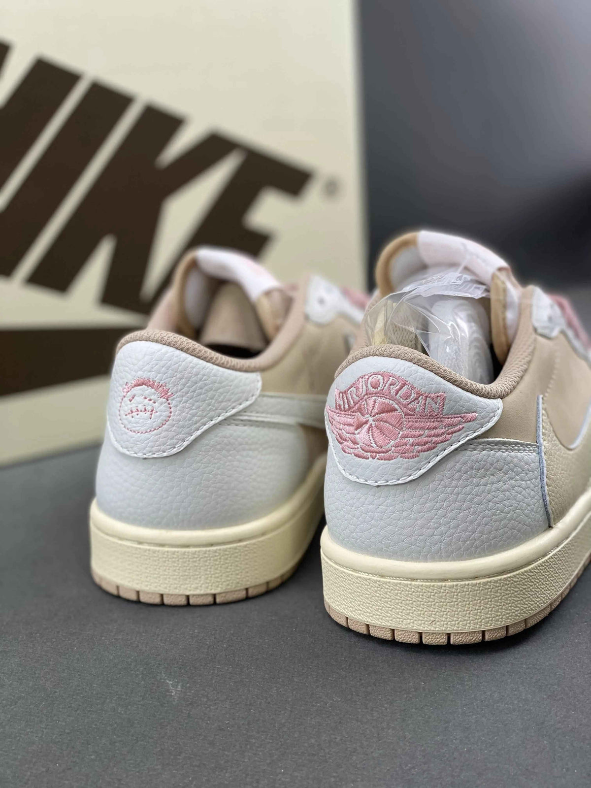 Travis Scott x Air Jordan 1 DM7866-106