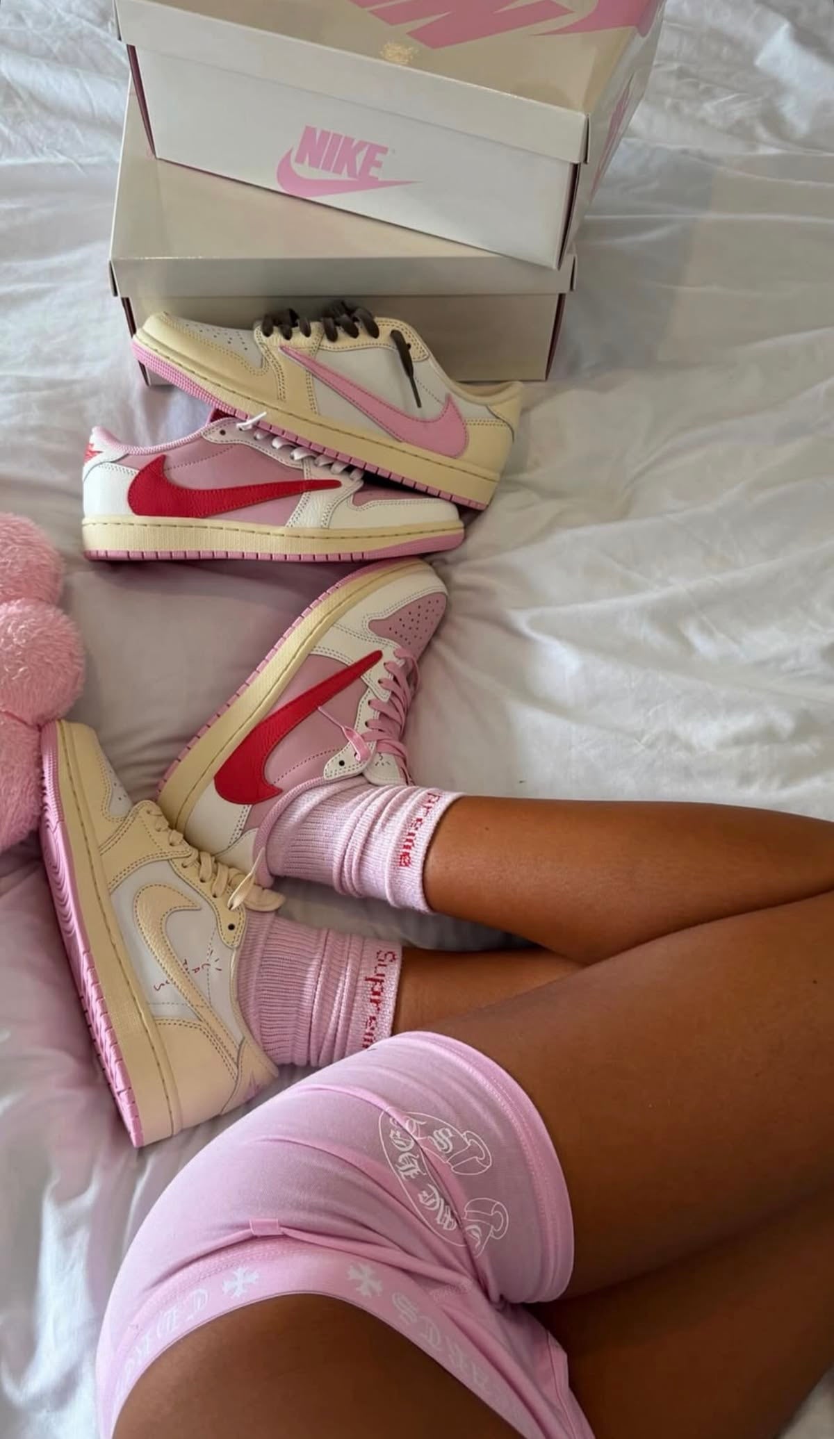Travis Scott × AJ1 Low "Shy Pink" - Elevate Your Style