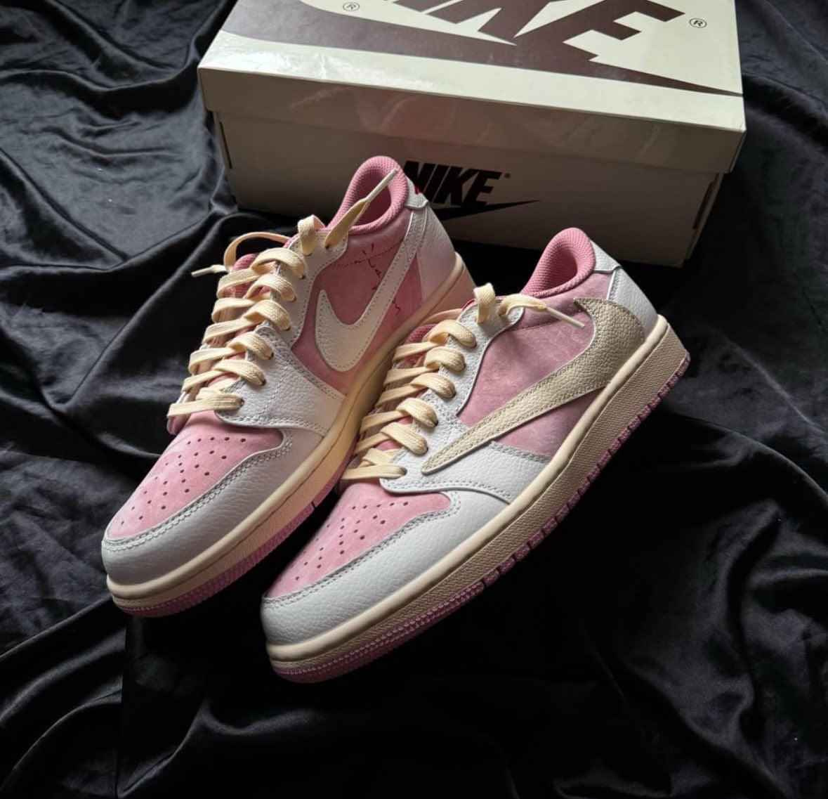 Travis Scott x Air Jordan 1 DM7866-600