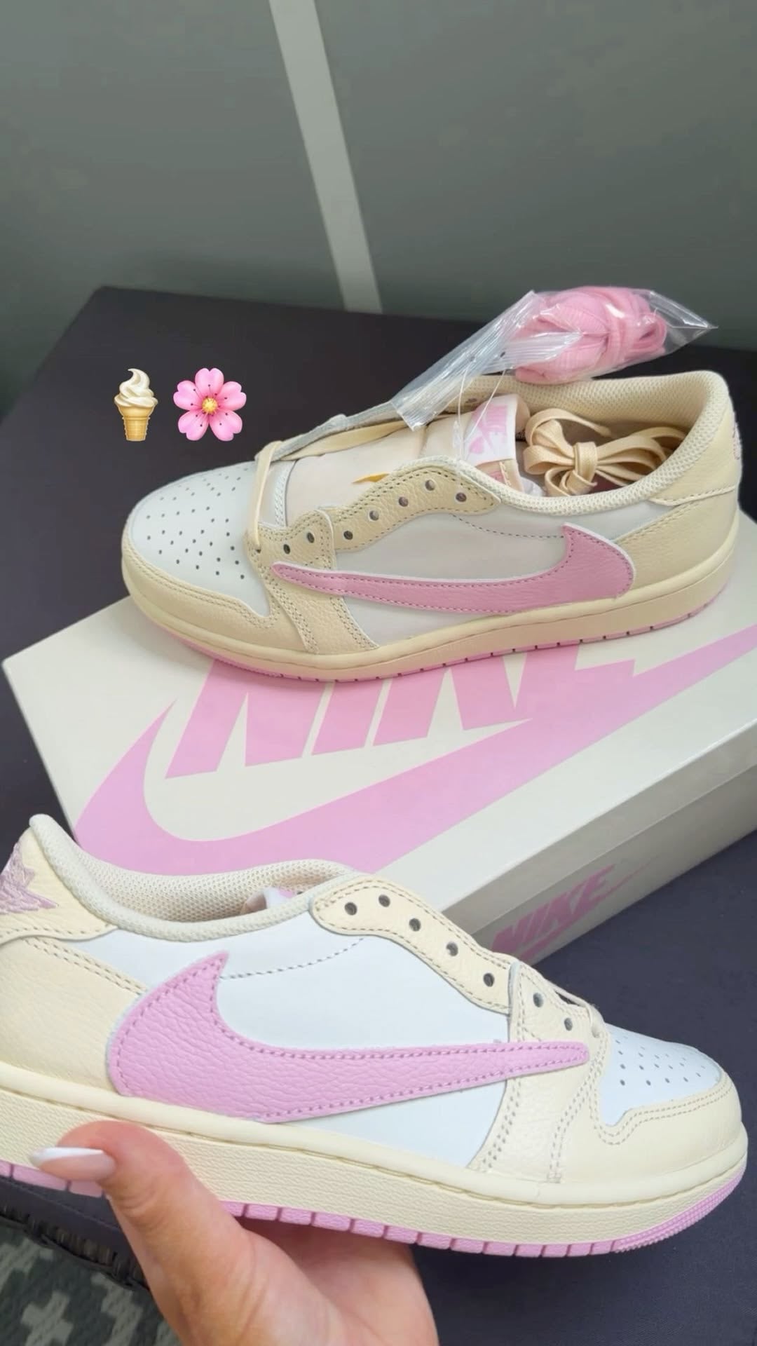 Travis Scott x Air Jordan 1 Low Soft Powder Pouring - A Streetwear Revolution