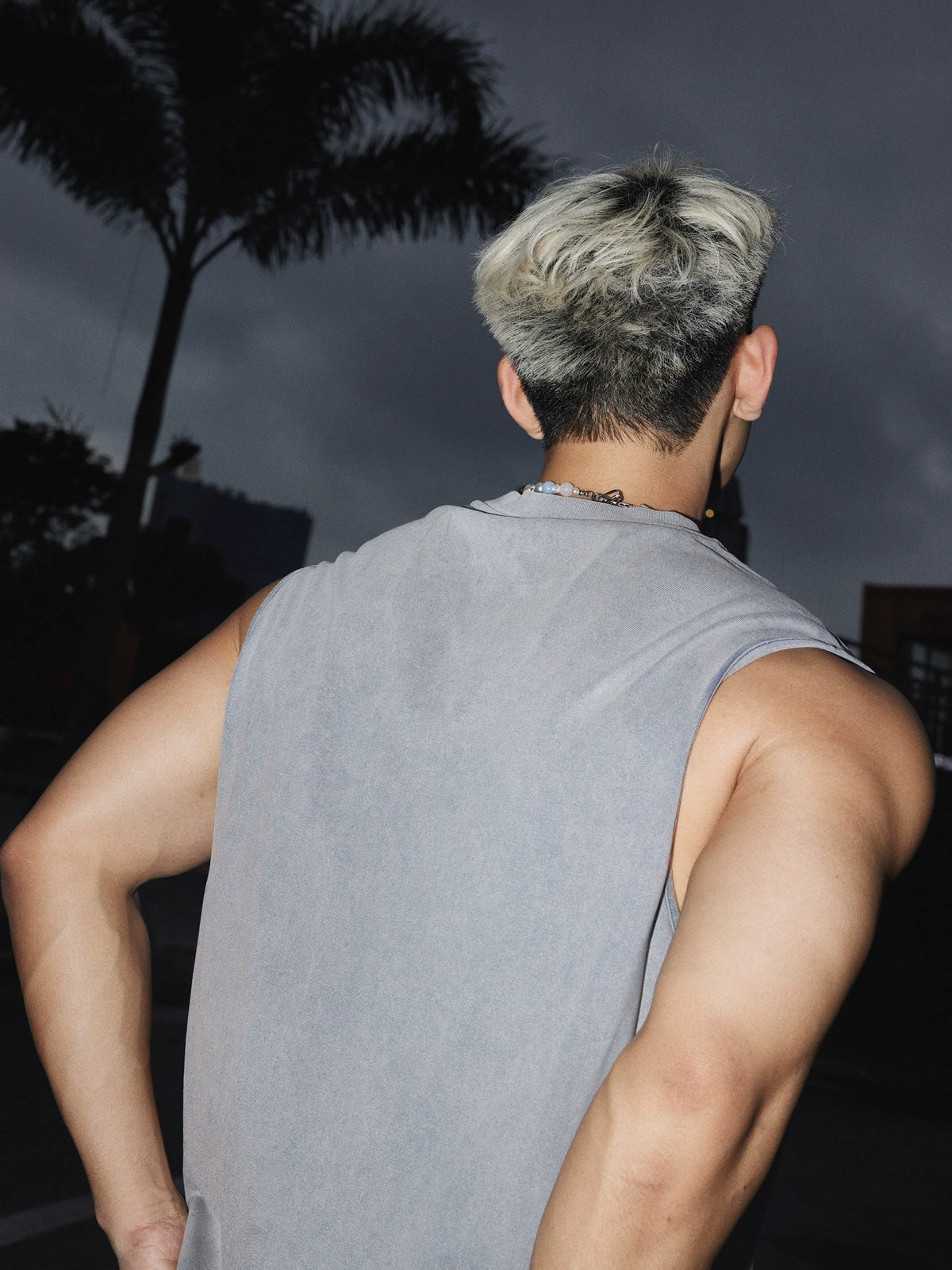 Sleeveless AENNIS Graphic Muscle Tee - Notkicks