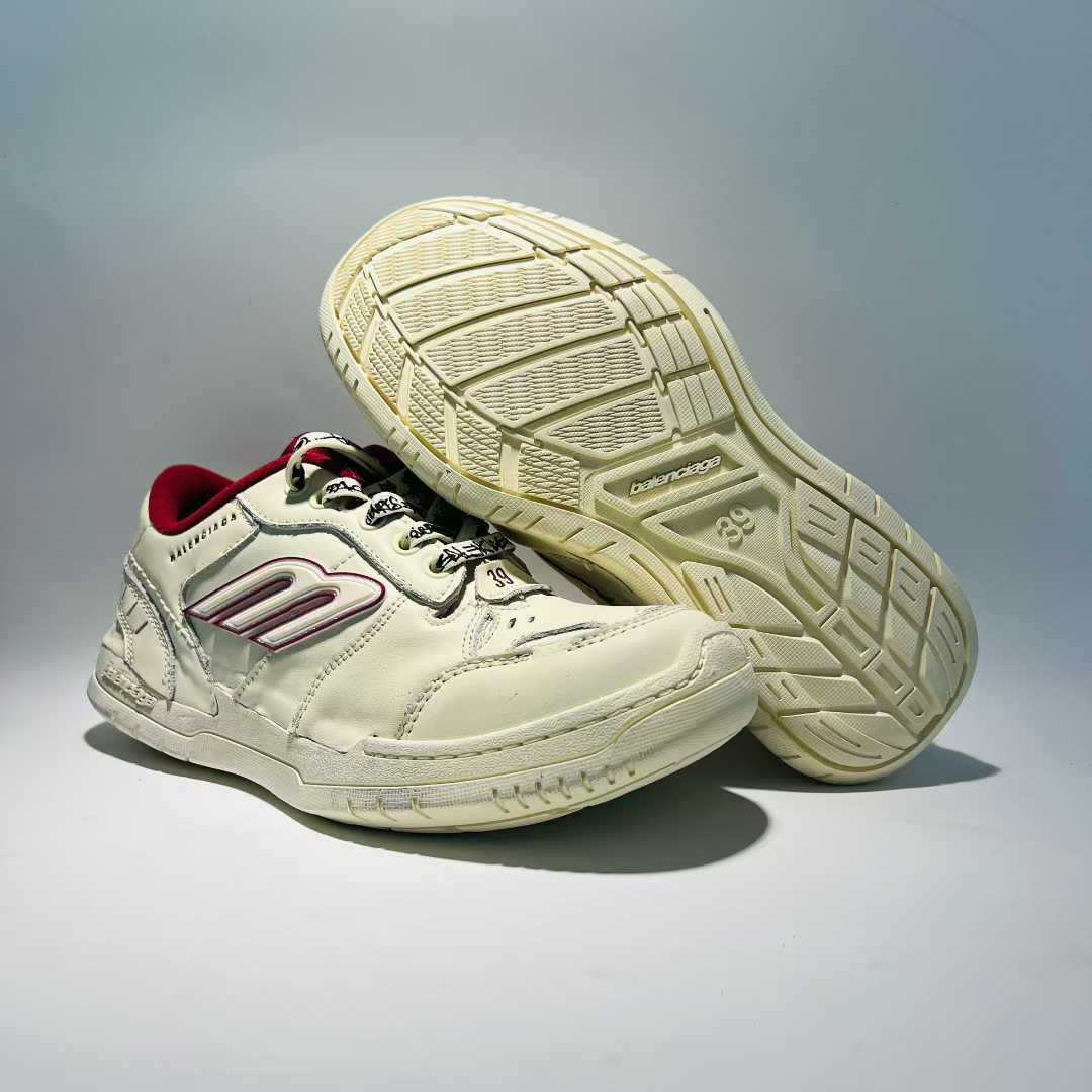 Balenciaga Hamptons Worn-Out 841763WCURS9960