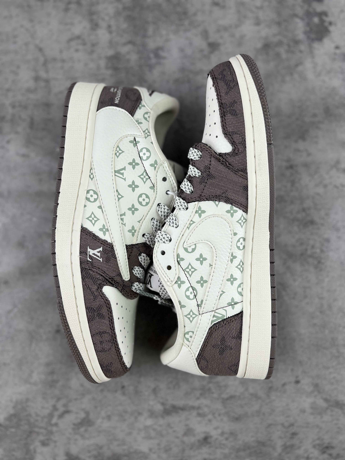 Travis Scott x Air Jordan 1 - Luxury Meets Street Style