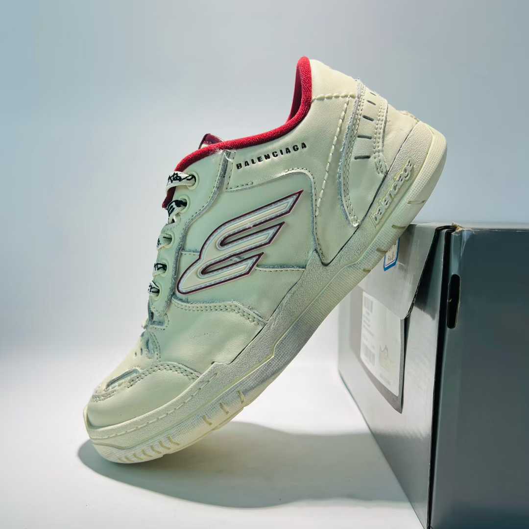 Balenciaga Hamptons Worn-Out 841763WCURS9960