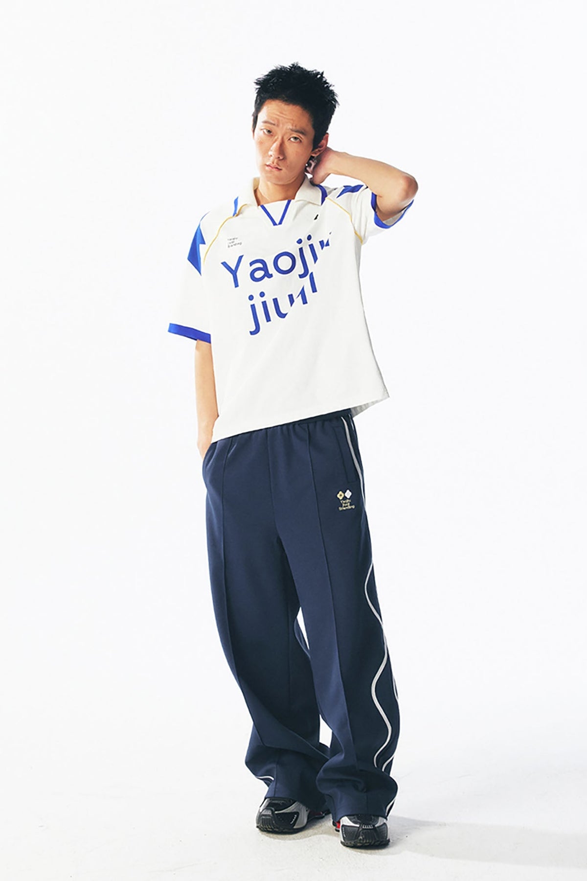 Retro Contrast-Panel V-Neck Jersey - Notkicks